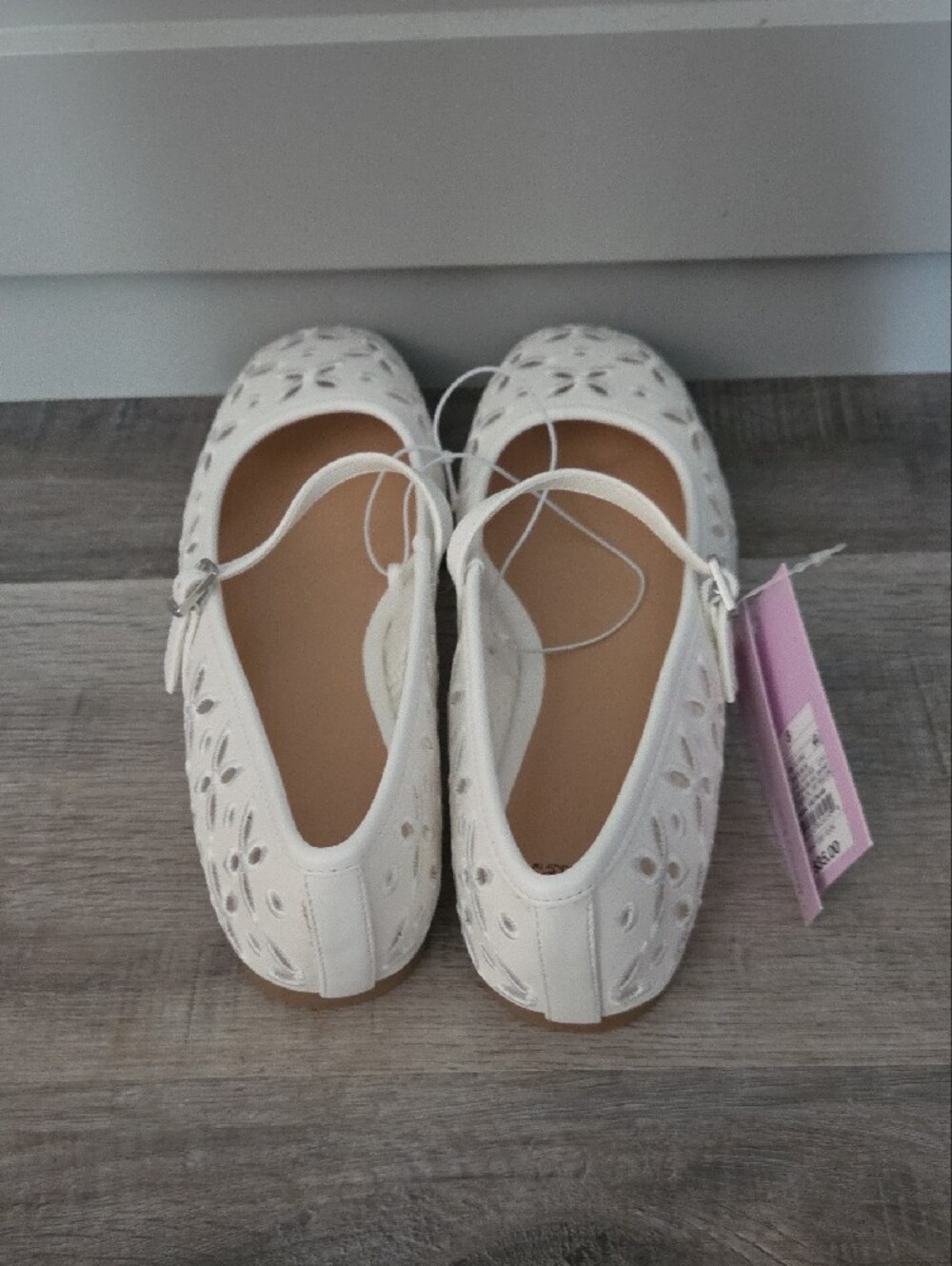White Floral Cutout Elsa Mary Jane Flats, Size 8, New In Box - Picture 4 of 10